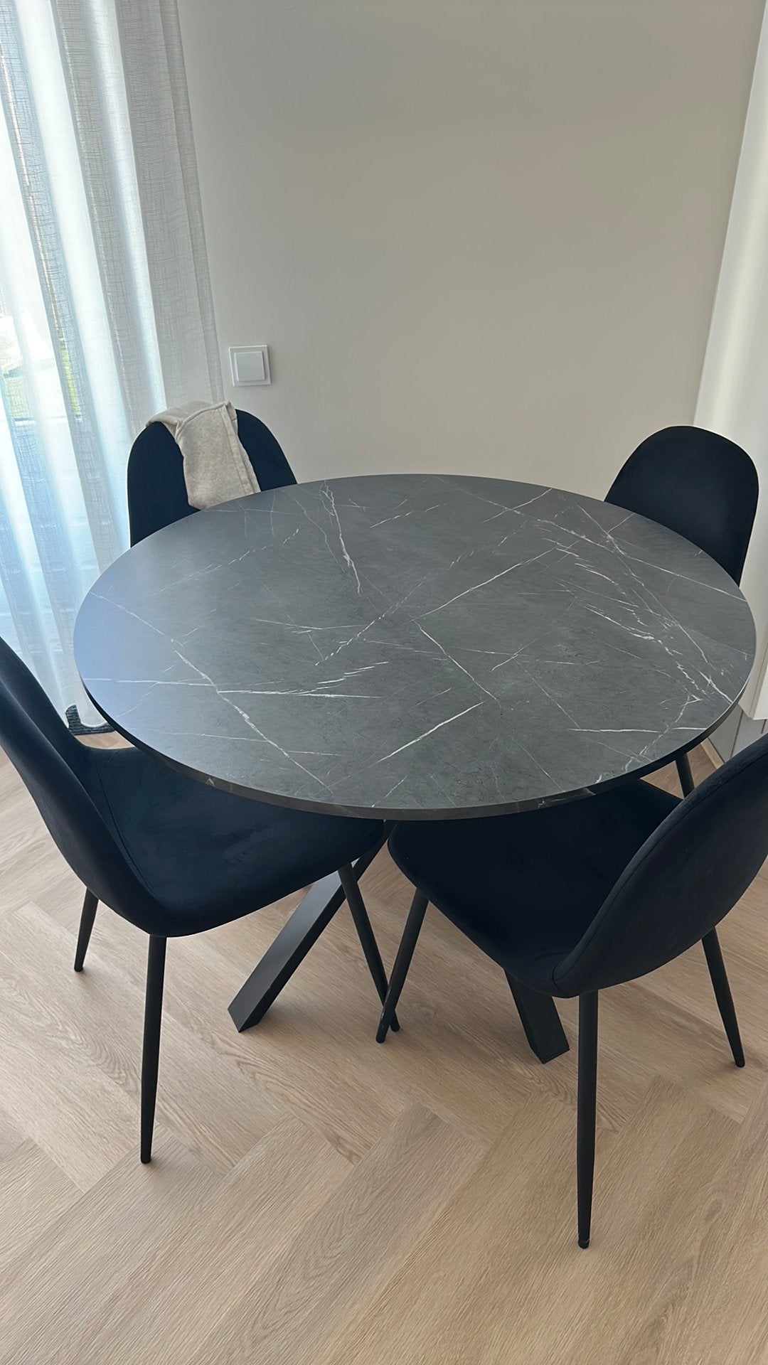 Ikea eettafel met 4 stoelen, Ophalen, 100 tot 150 cm, Rond, Zo goed als nieuw