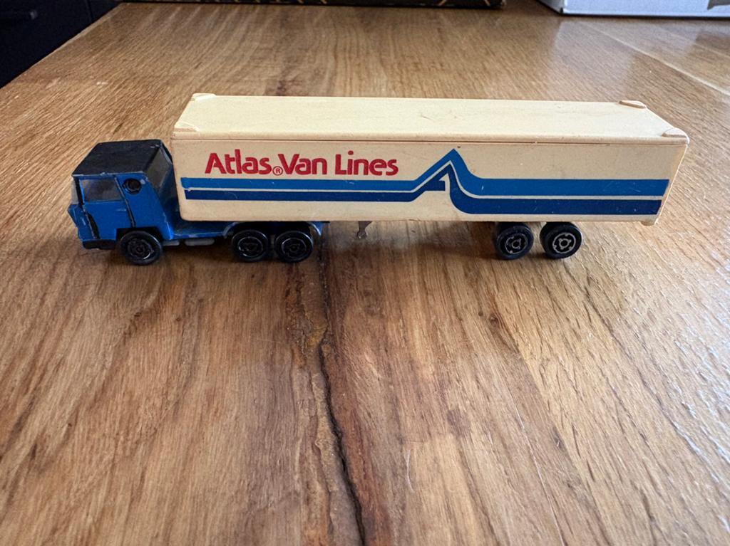 Majorette 1/100 No. 361 Benard vrachtwagen met oplegger, Hobby en Vrije tijd, Modelauto's | Overige schalen, Ophalen of Verzenden