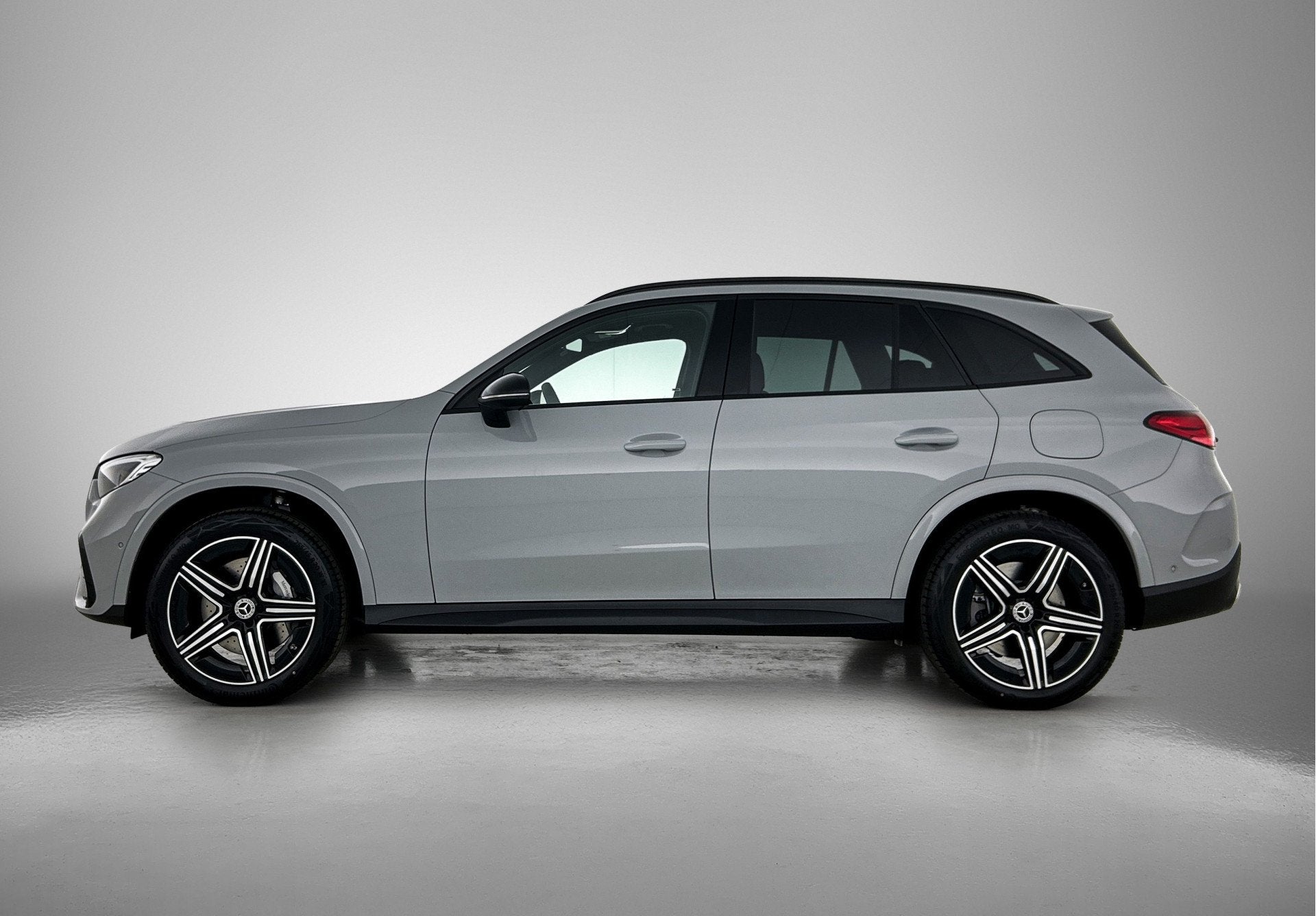 Mercedes-Benz GLC 300e 4MATIC Business Solution AMG | Advanc, Auto's, Automaat, Zwart, 2255 kg, Plug-in hybride