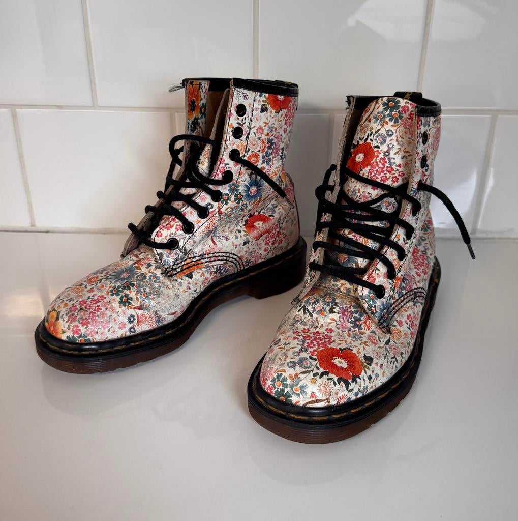 Dr. Martens bloemetjesprint maat 4/37, Overige kleuren, Lage of Enkellaarzen, Ophalen of Verzenden, Gedragen