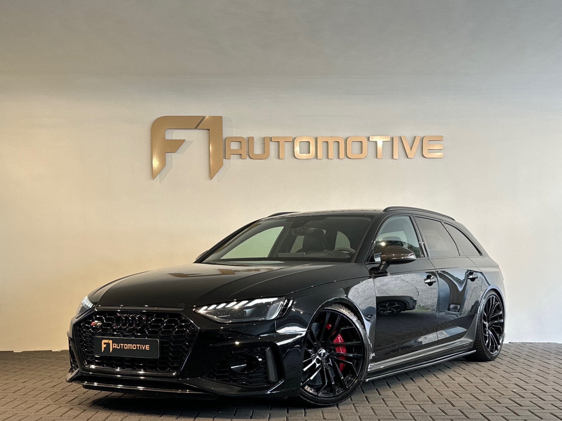 Audi RS4 Avant 2.9 TFSI quattro Pano|Ceramic|B&O|HuD|Carbon, Auto's, Audi, Automaat, Dealer onderhouden, Gebruikt, Vierwielaandrijving