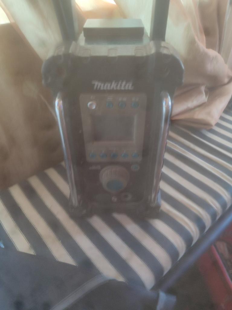 Te koop bouw radio van het merk Makita, Ophalen of Verzenden, Zo goed als nieuw, Bouwradio