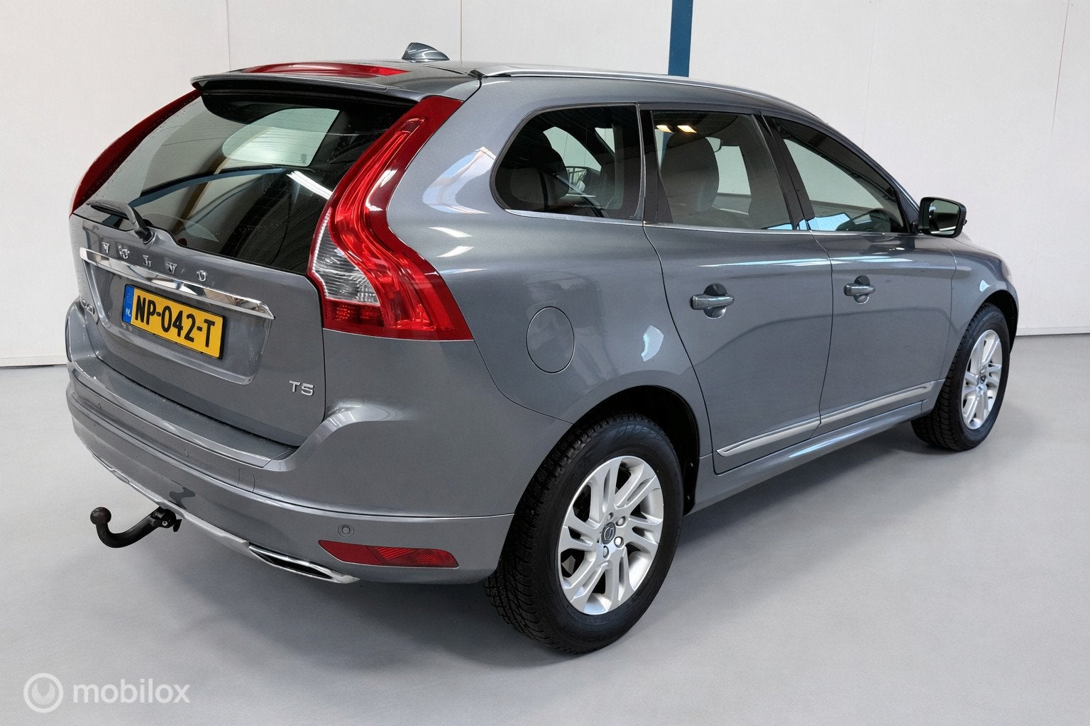 Volvo XC60 2.0 T5 FWD Polar+ 1E EIGENAAR / NL-AUTO / DEALER, Auto's, Volvo, 15 km/l, Gebruikt, Euro 6, 4 cilinders