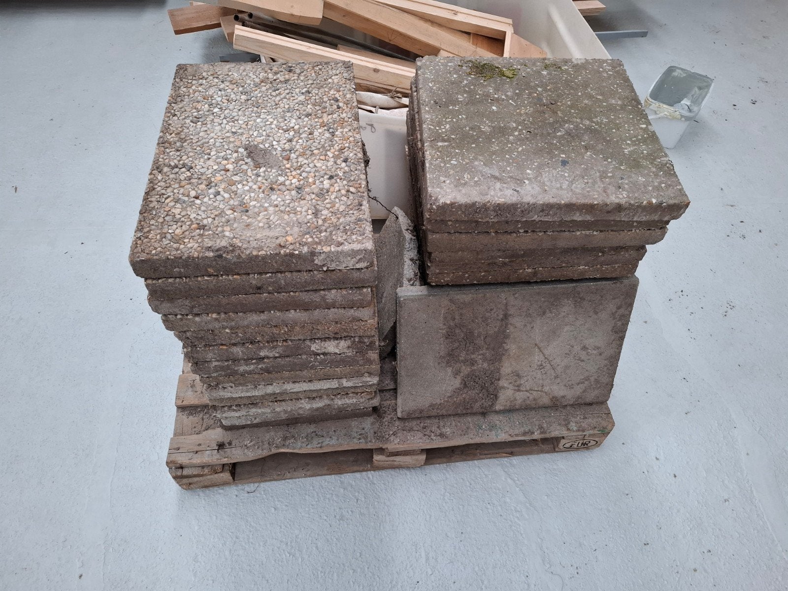 Grindtegels 50x50 cm en 40x60 cm - Totaal 53 stuks, Ophalen of Verzenden, Gebruikt, Minder dan 5 m², Vloertegels