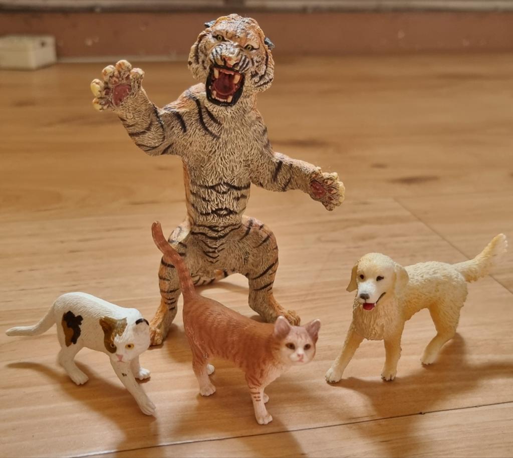Schleich, 4 stuks, Ophalen of Verzenden, Zo goed als nieuw, Hond of Kat, Beeldje of Figuurtje