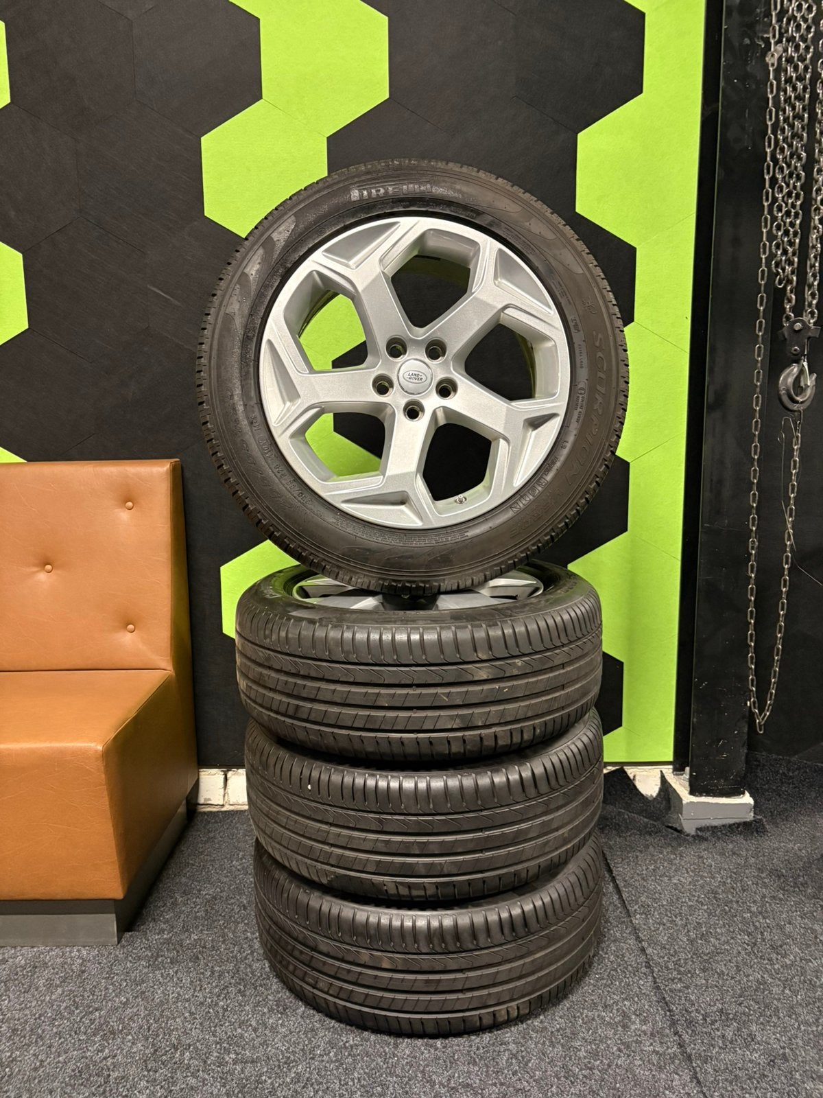 Land rover band en velg set 255/55 R20, Ophalen, 255 mm, Velg(en), 20 inch
