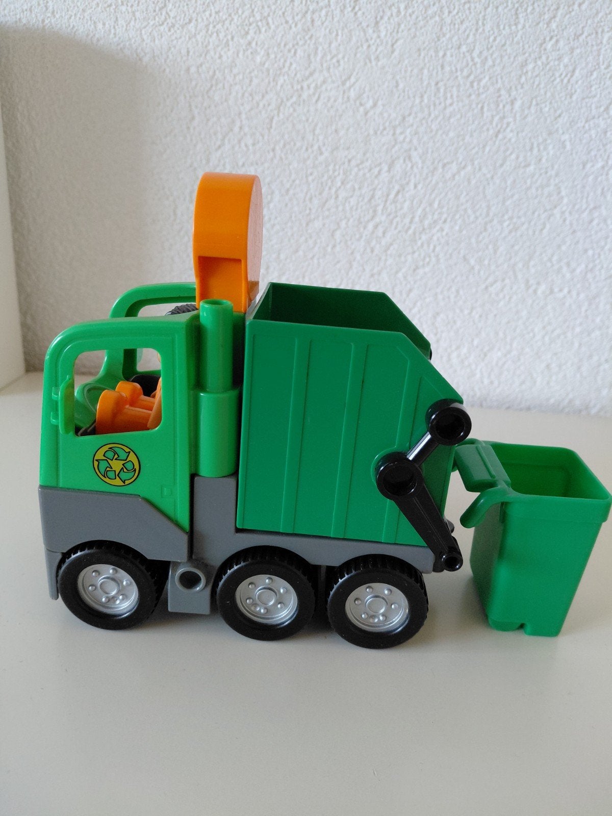 Duplo Vuilniswagen met figuur en afvalbak