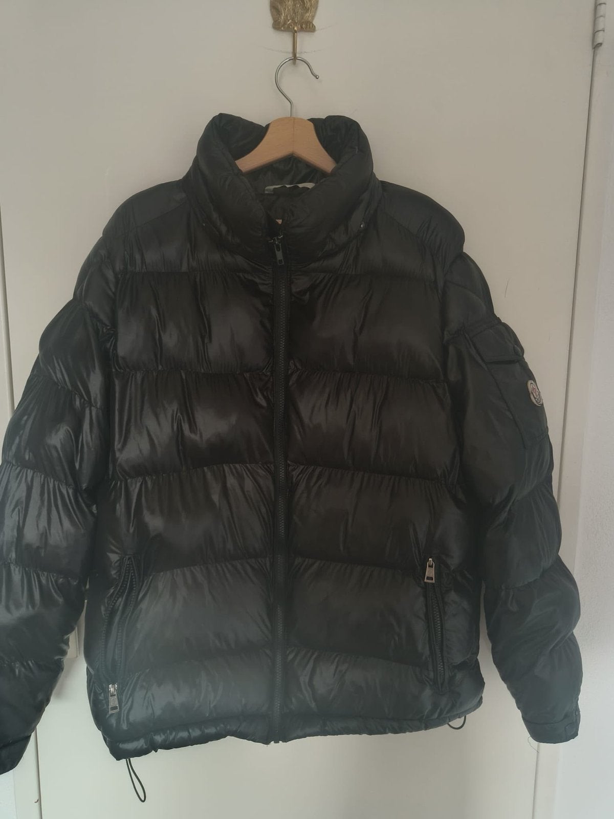 Originele Moncler Maya Bomber Maat M, Ophalen of Verzenden, Zo goed als nieuw, Maat 48/50 (M), Zwart