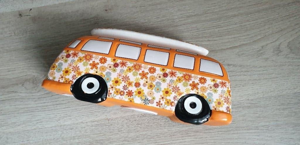 spaarpot vw Volkswagen look oranje surf bloem, Verzamelen, Spaarpotten, Ophalen, Nieuw, Steen, Aardewerk of Keramiek, Vervoermiddel