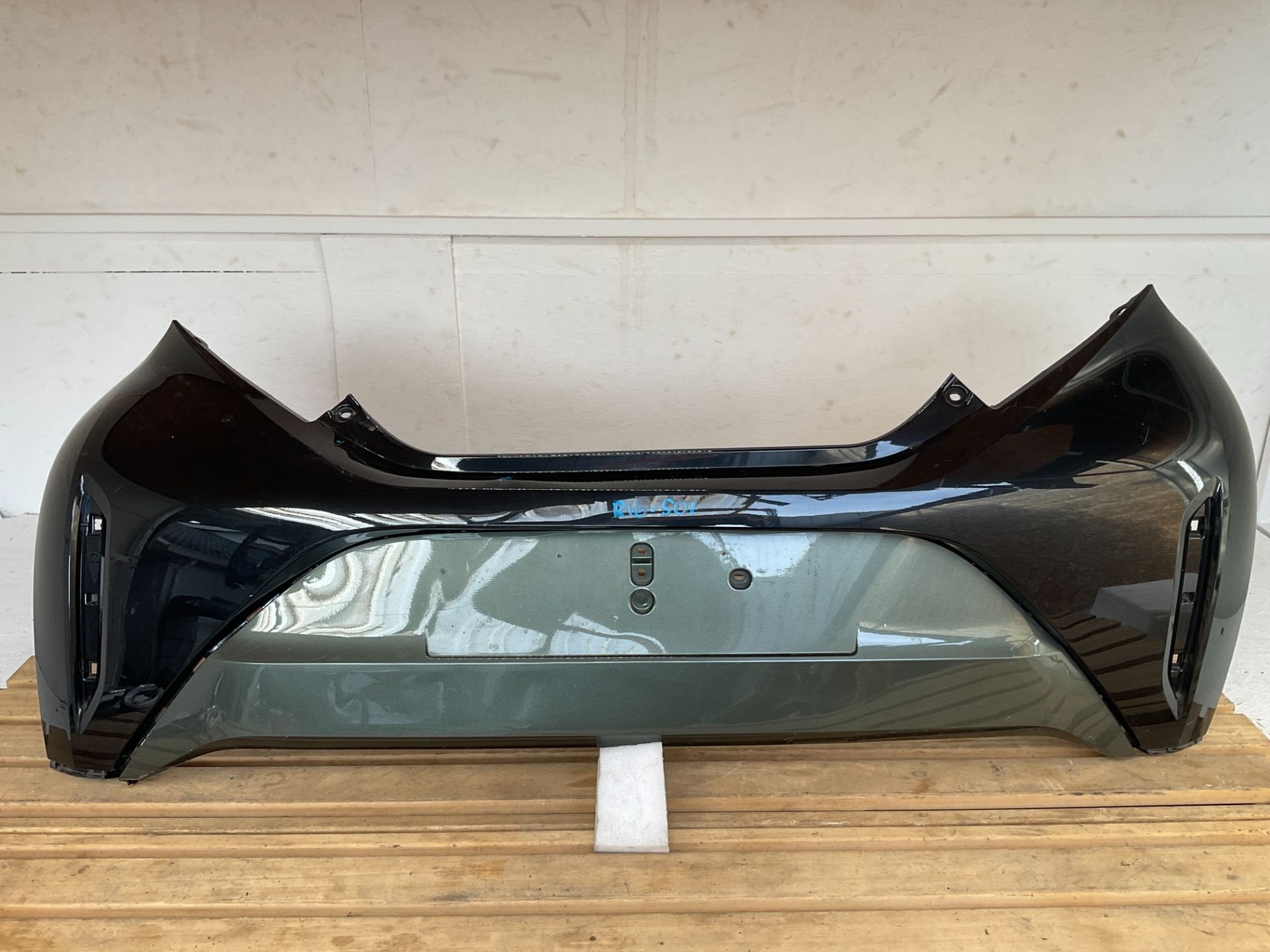 Bumper Toyota Aygo 2017-2021 Facelift Achterbumper R16-501, Auto-onderdelen, Info@toyota.co.jp, Gebruikt, Toyota Motor Corporation