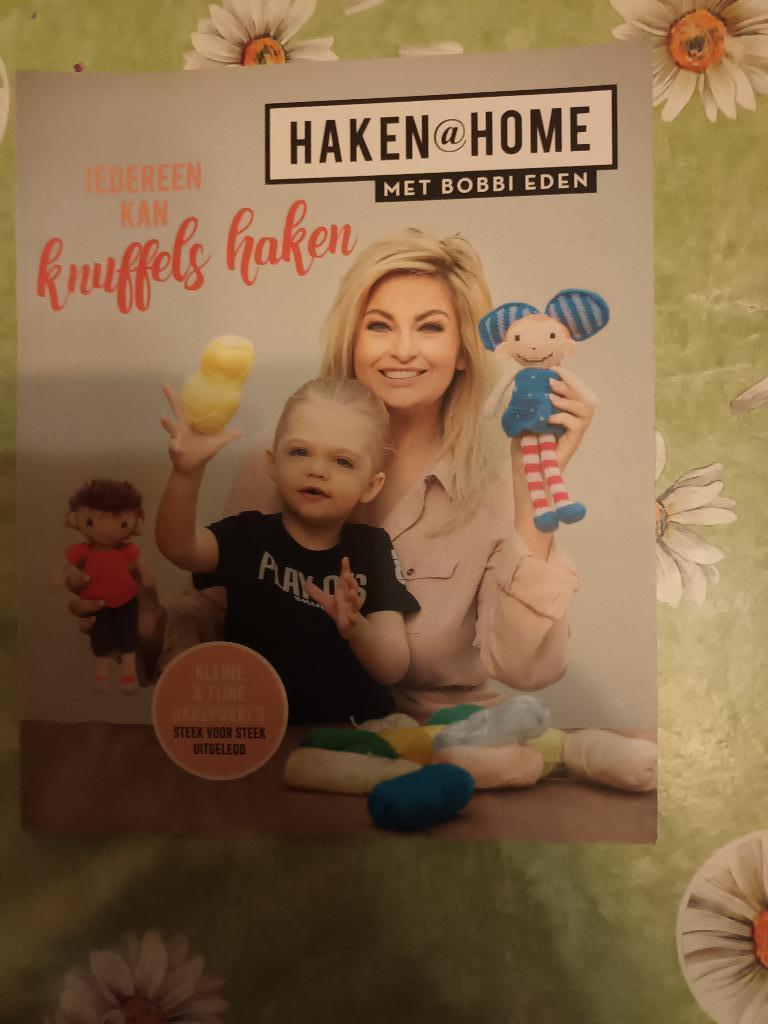 Iedereen kan knuffels haken Bobbi Eden Haken@home handwerken, Ophalen of Verzenden, Zo goed als nieuw, Bobbi Eden, Breien en Haken