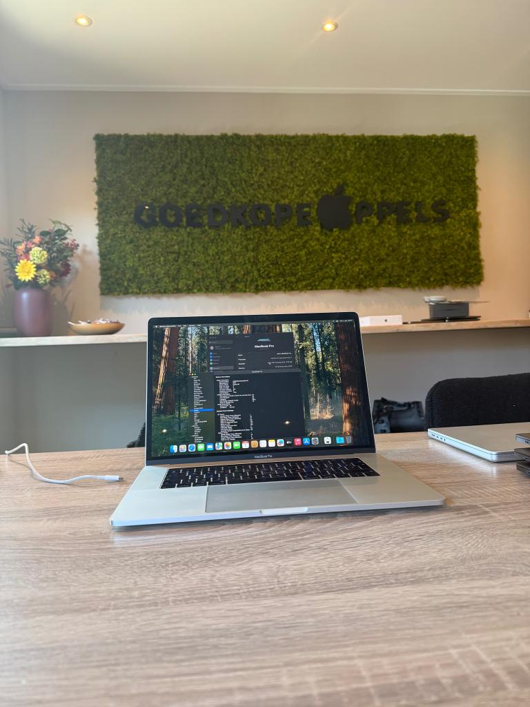 MacBook Pro 2018 15 inch i7 16GB 512GB Zilver, Cupertino California, Support@apple.com, Ophalen, MacBook Pro