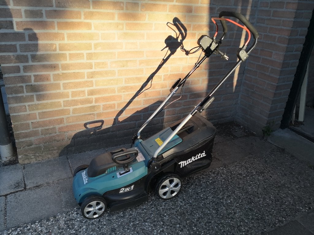 Makita ELM3320 grasmaaier elektrisch, Tuin en Terras, Ophalen, Cirkelmaaier, Gebruikt, Elektrische grasmaaier