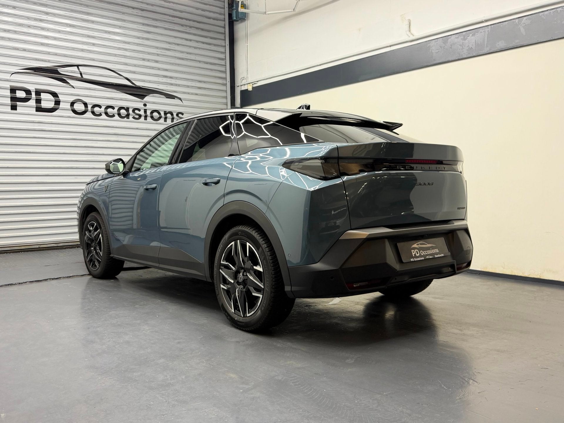Peugeot 3008 1.2 Hybrid 145 GT - Trekhaak - (360) Camera - E, Auto's, 145 pk, Gebruikt, Zwart, 1199 cc