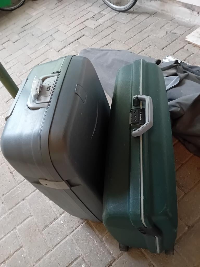 2 koffers hardschalig € 9 per stuk, Ophalen of Verzenden