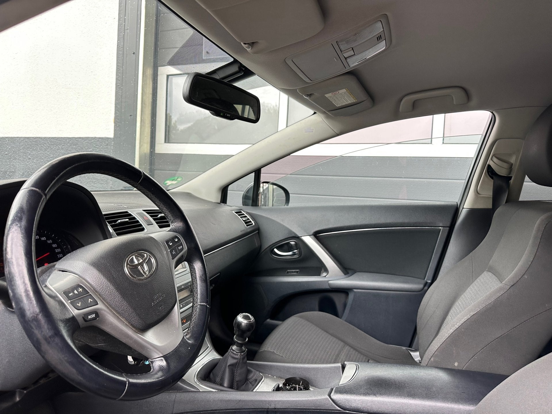 Toyota Avensis Wagon VVTi Business | AIRCO | NAVI | ALL SEAS, Auto's, Toyota, Euro 5, Zwart, 4 cilinders, 132 pk