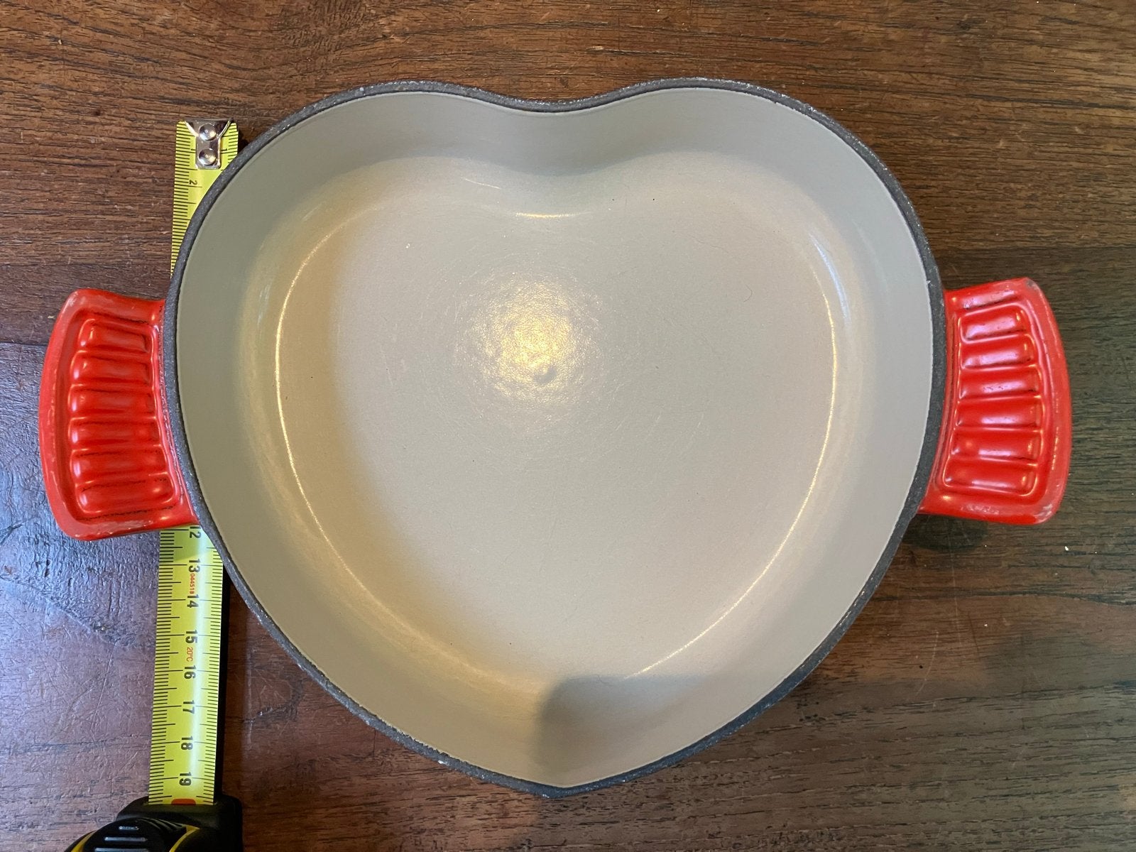 Le Creuset rood hartvormig gietijzeren ovenschaaltje, Gebruikt, Le Creuset, Ophalen of Verzenden, Geschikt voor inductie