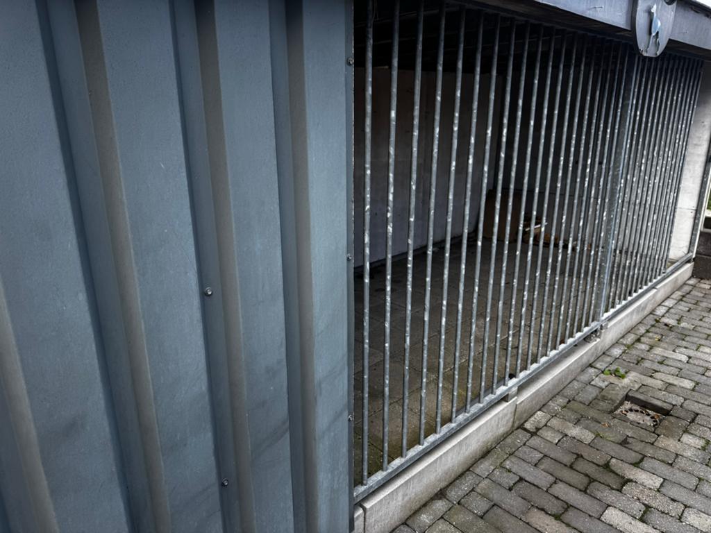 Honden kennel, Ophalen, Zo goed als nieuw