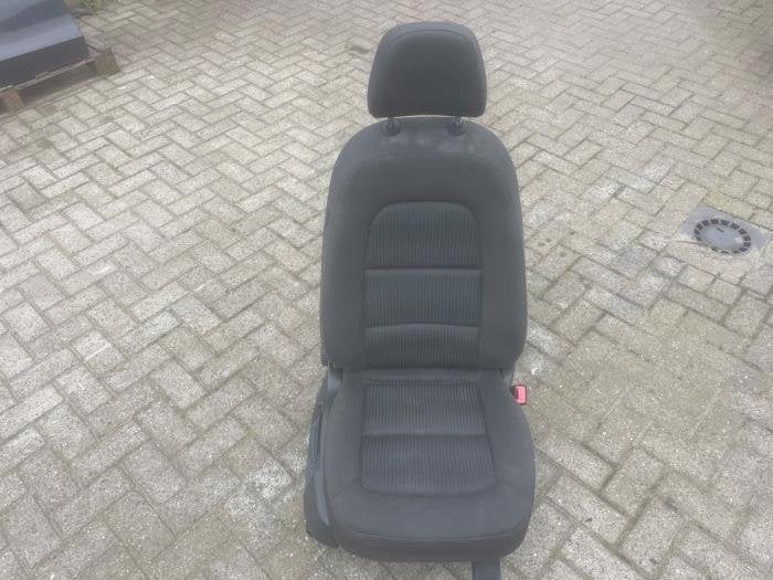 Stoel rechts van een Audi A4, Auto-onderdelen, Interieur en Bekleding, Audi, Gebruikt, 3 maanden garantie, Verzenden