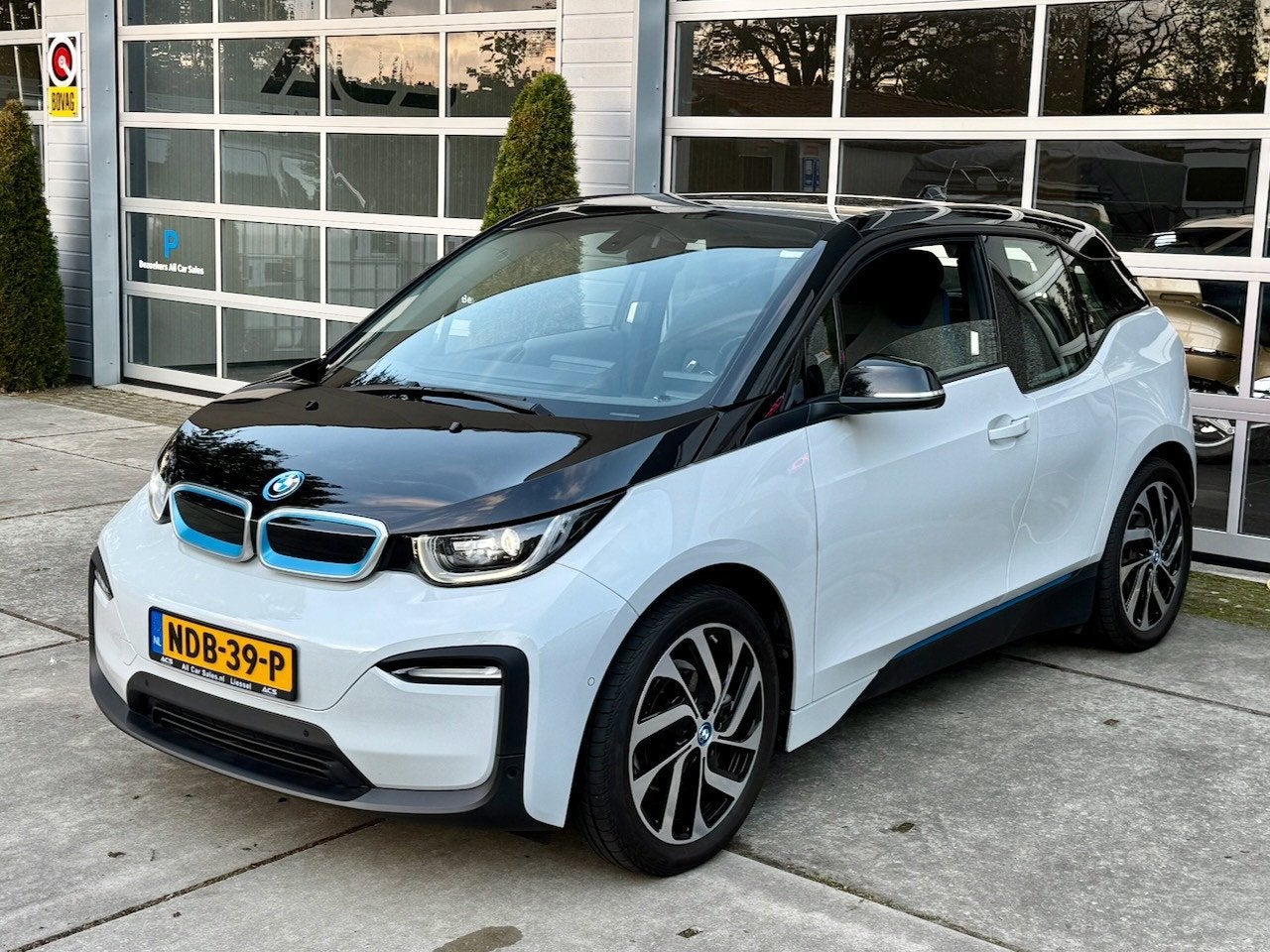 BMW I3 120Ah 42 kWh|CCS|Camera|Climate|Cruise, Auto's, Dealer onderhouden, Gebruikt, 300 km, 4 stoelen
