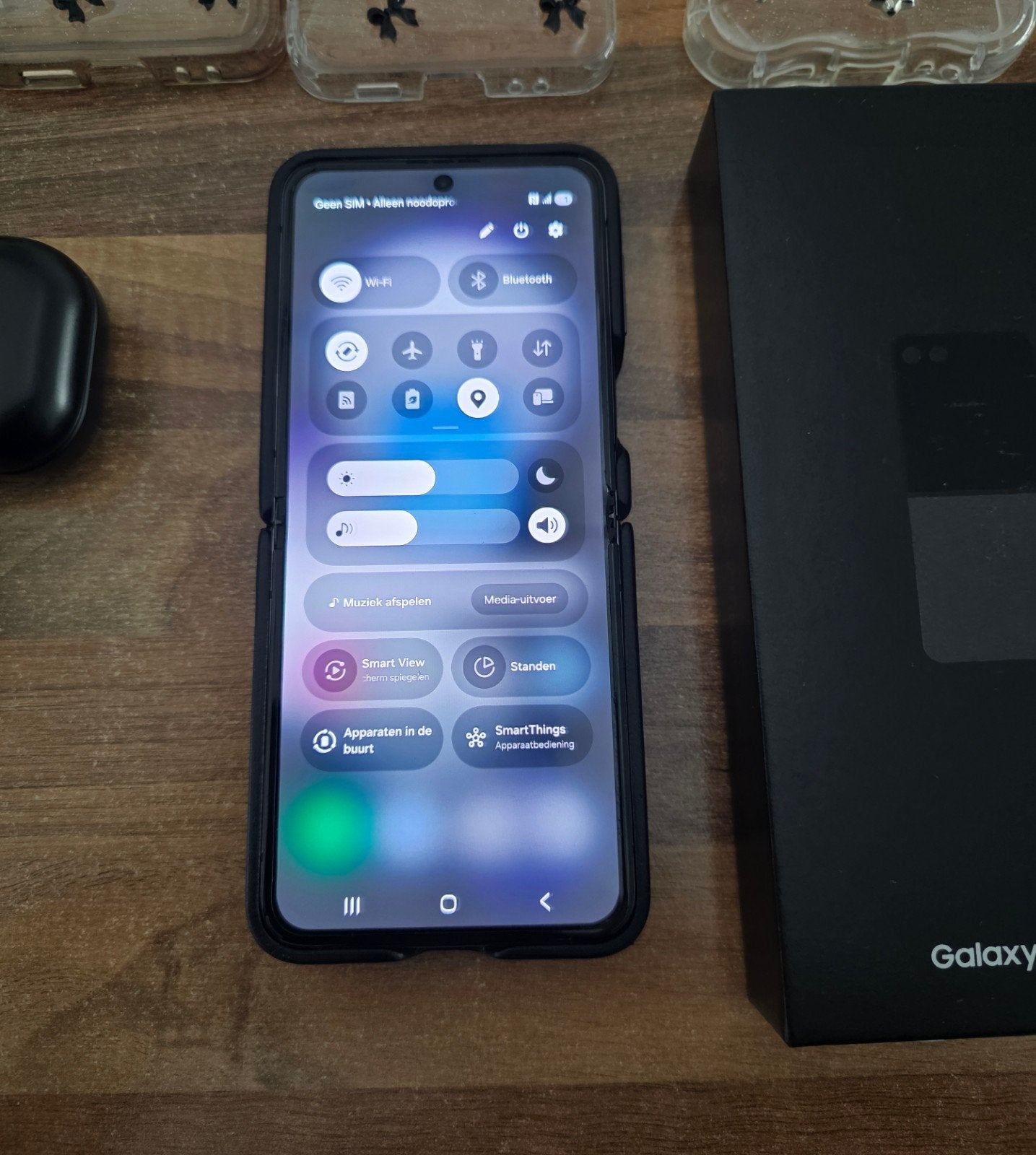 Samsung Galaxy Z Flip 5 256gb met Galaxy Buds Pro en hoesjes, Inklapmodel, Ophalen of Verzenden, Zo goed als nieuw, Zonder simlock