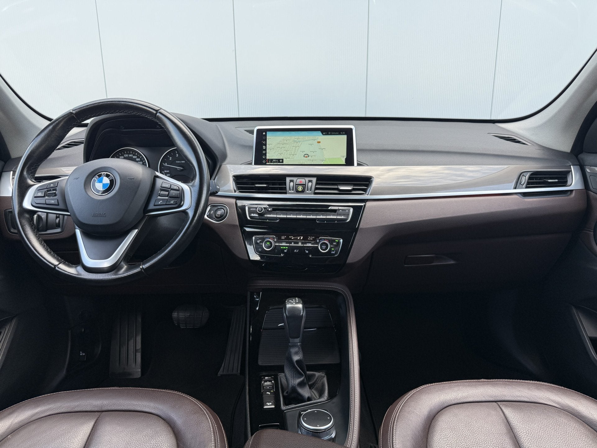 BMW X1 xDrive20i High Executive Automaat Navigatie/Trekhaak/, Auto's, 1998 cc, Gebruikt, Euro 6, 2000 kg
