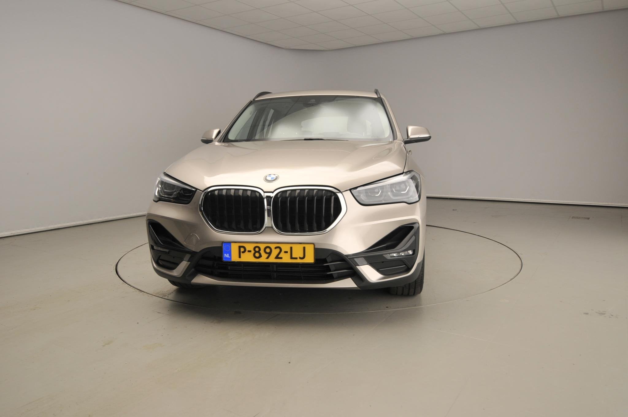 BMW X1 sDrive18i | Handbak ! | LED | Leder | HUD | Sportstoe, 12 maanden, Gebruikt, Euro 6, Handgeschakeld