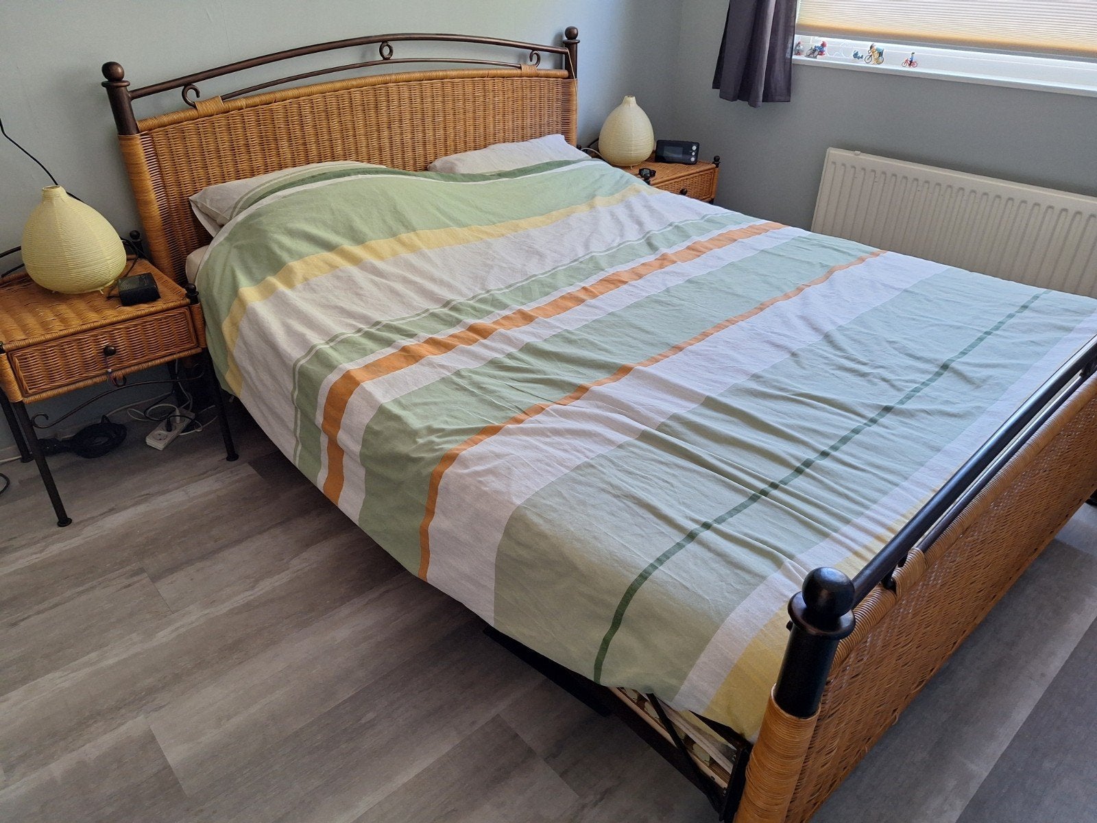 Rotan 2-persoons Bed 200 x 160 cm + 2 Nachtkastjes, Ophalen, Gebruikt, Tweepersoons, Rotan