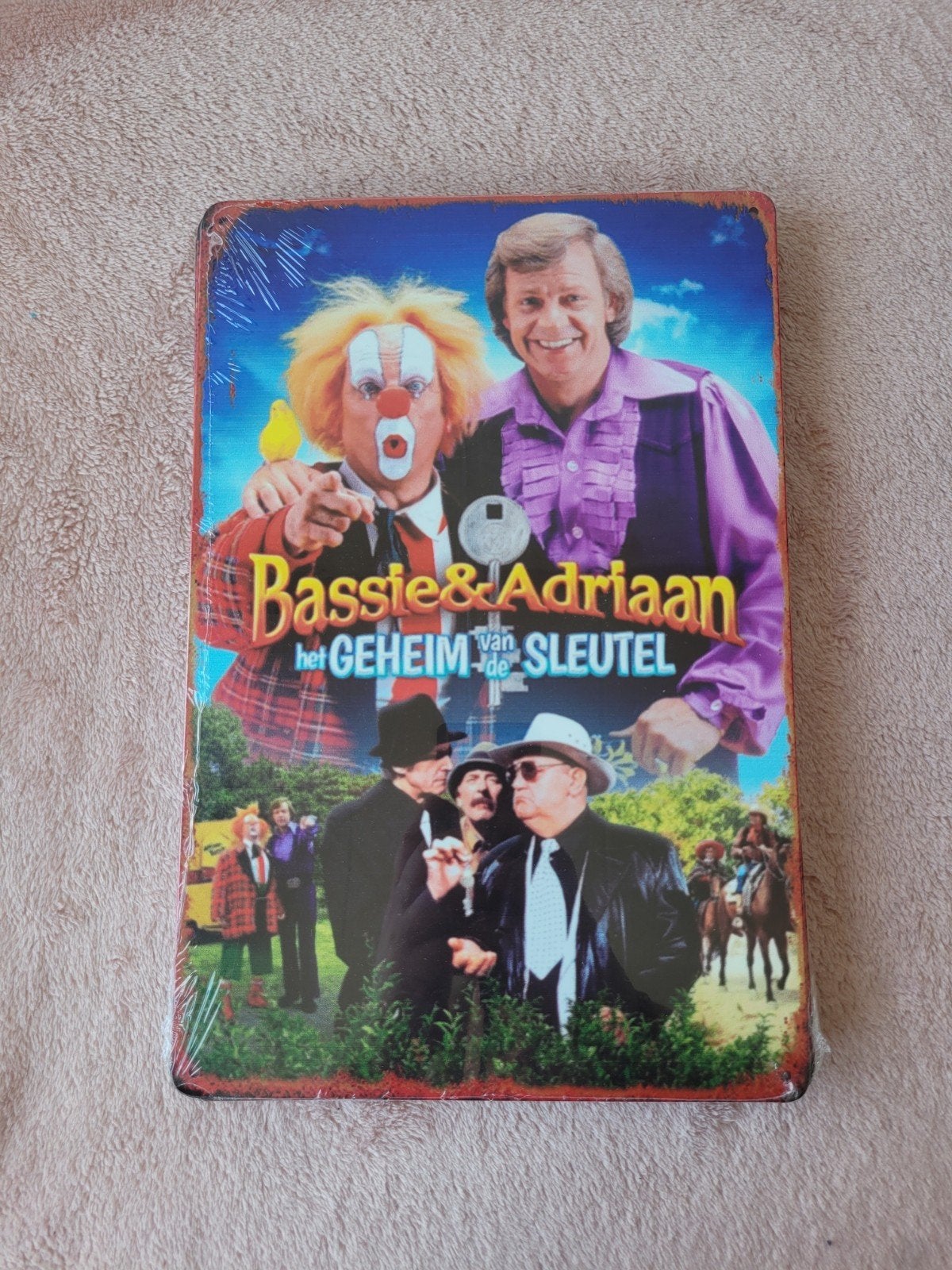 Bassie & Adriaan wandbord - Het Geheim van de Sleutel, Ophalen of Verzenden, Nieuw, Meerkleurig, Metaal