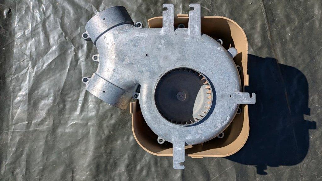 Truma 12V= kachel ventilator met alu huis en 2 uitgangen., Ophalen of Verzenden, Gebruikt