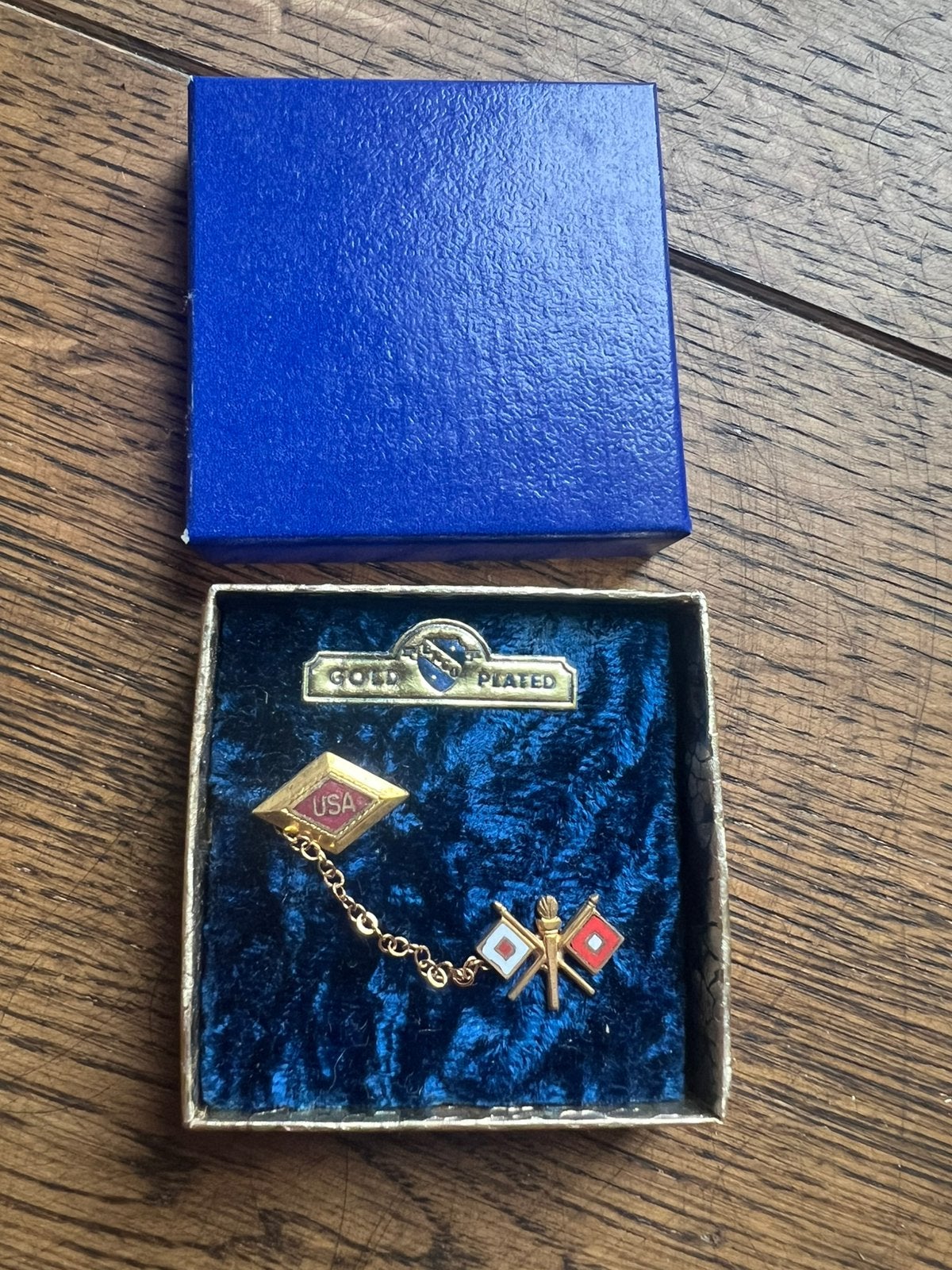 WO2 Amerikaans Signal Corps Sweetheart insignia in doosje, Amerika, Verzenden, Embleem of Badge
