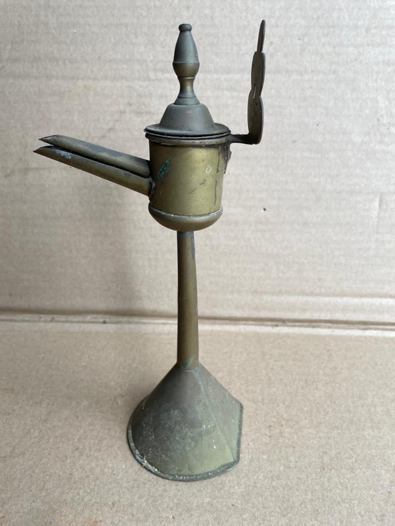 Antieke messing olielamp, ‘SNOTNEUS’, Antiek en Kunst, Antiek | Koper en Brons, Ophalen, Koper