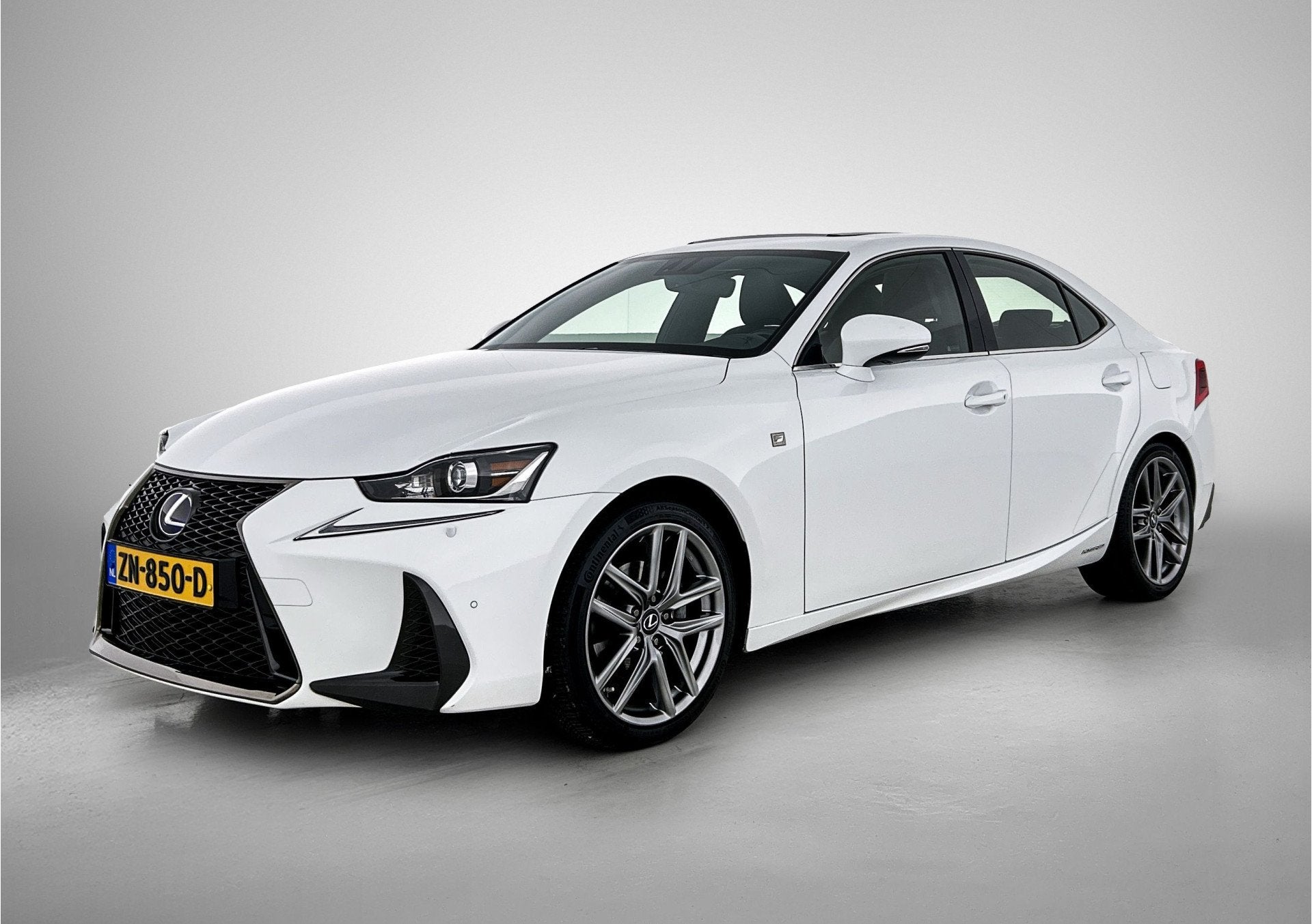 Lexus IS 300h Hybrid F-Sport Line | Adaptief Dempingsysteem, Auto's, Lexus, Achterwielaandrijving, Gebruikt, Leder en Stof, Wit
