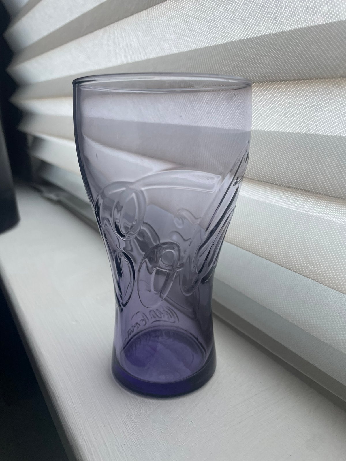 Coca Cola limited edition Mc Donalds 2014 - glas - paars, Ophalen of Verzenden, Zo goed als nieuw, Frisdrankglas
