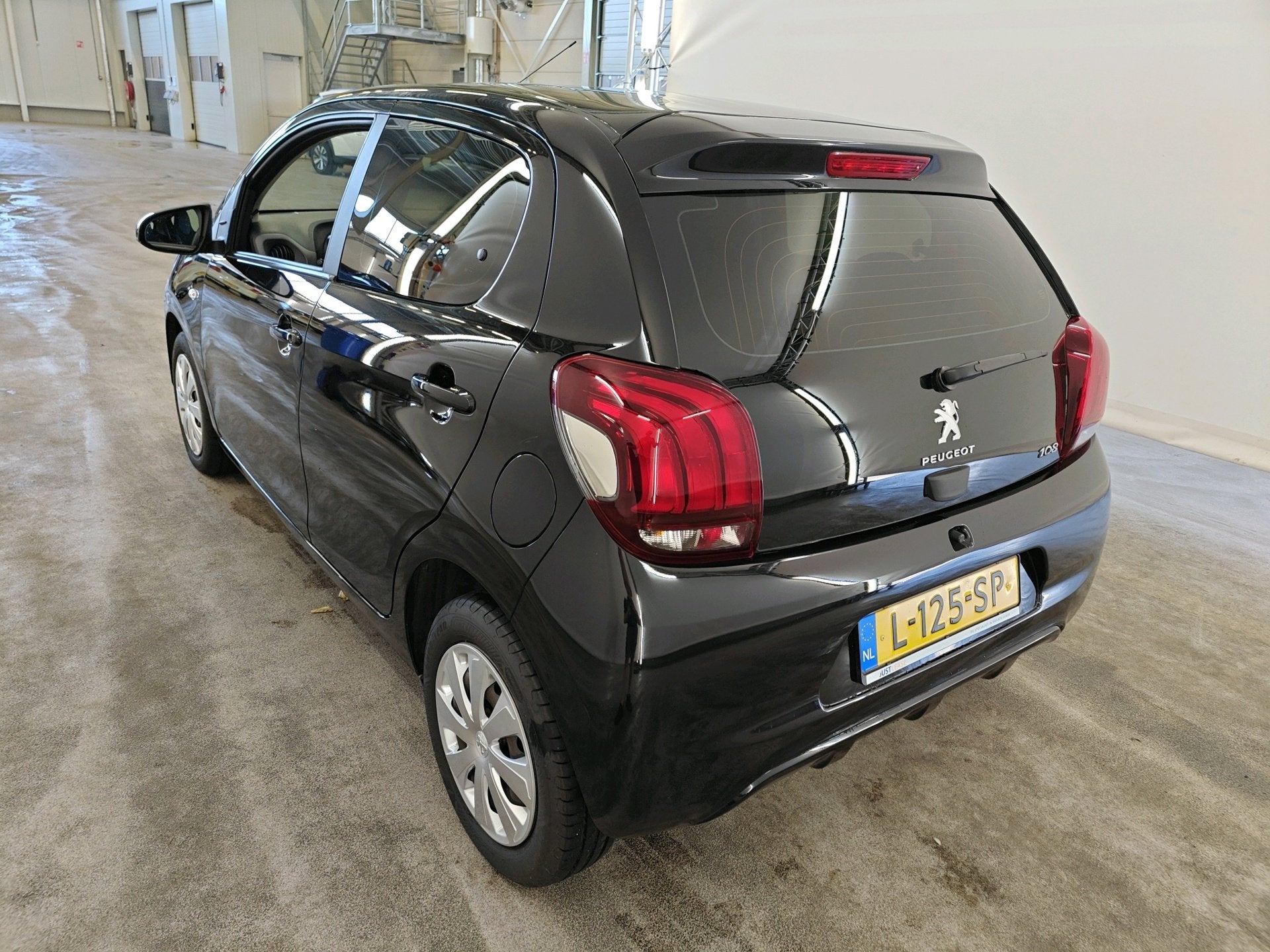 Peugeot 108 Peugeot 108 1.0 e-VTi 72pk Active | Aircondition, Voorwielaandrijving, Gebruikt, Euro 6, 4 stoelen