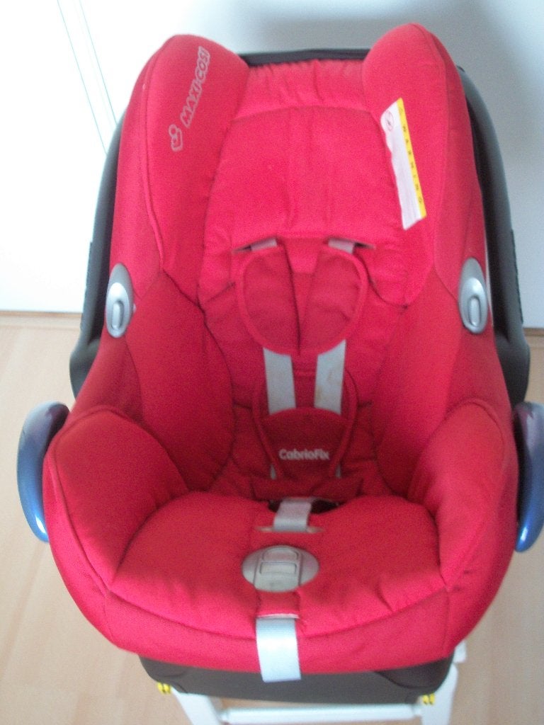Maxi Cosi met of zonder Isofix - Rood met Verkleiner - zgan, Ophalen, Autogordel of Isofix, Slaapstand, Zo goed als nieuw