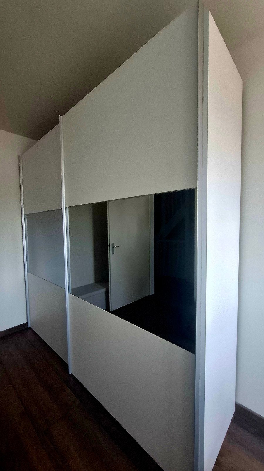 Grote kledingkast met schuifdeuren en spiegel, Overige materialen, Met deur(en), 200 cm of meer, Nieuw