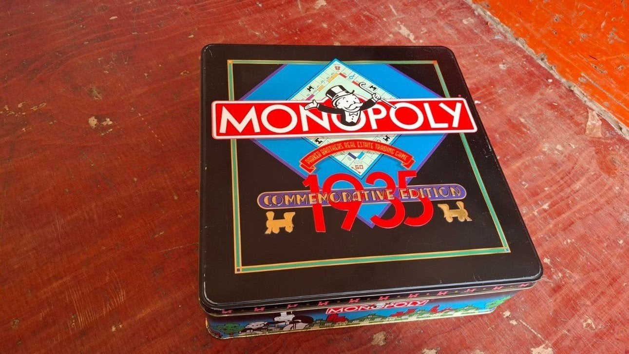 Monopoly 50 Jaar Jubileum Editie (1935-1985) in Blik, Hobby en Vrije tijd, Drie of vier spelers, Ophalen of Verzenden, Gebruikt