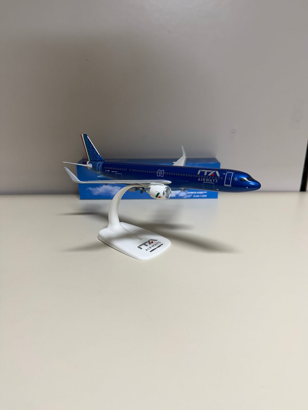 NIEUW! 1:200 schaalmodel ITA Airways Airbus a321neo, Ophalen of Verzenden, Nieuw, Schaalmodel