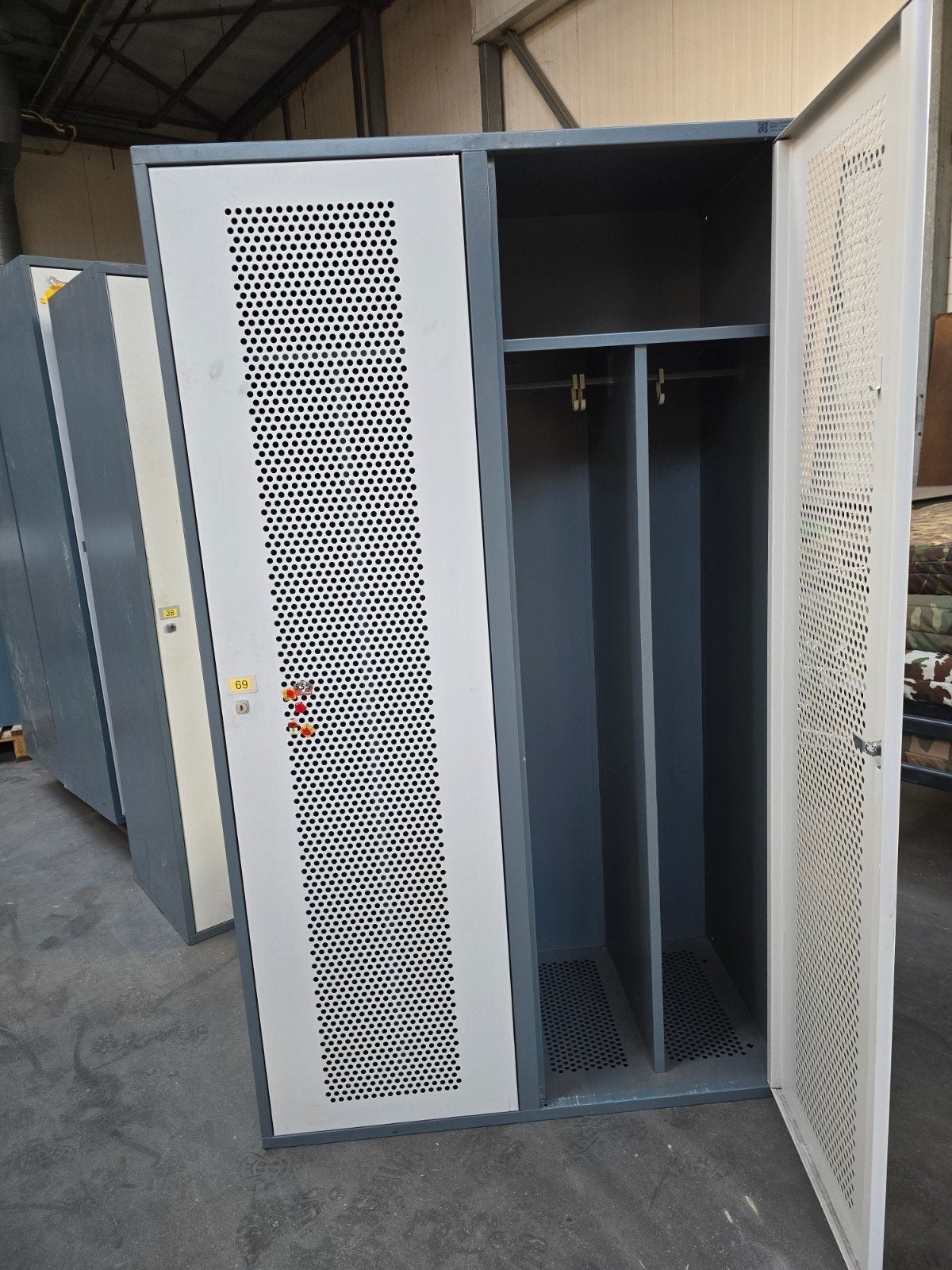 Metalen kledinglocker met 2 deuren, Ophalen, Gebruikt, Industrieel