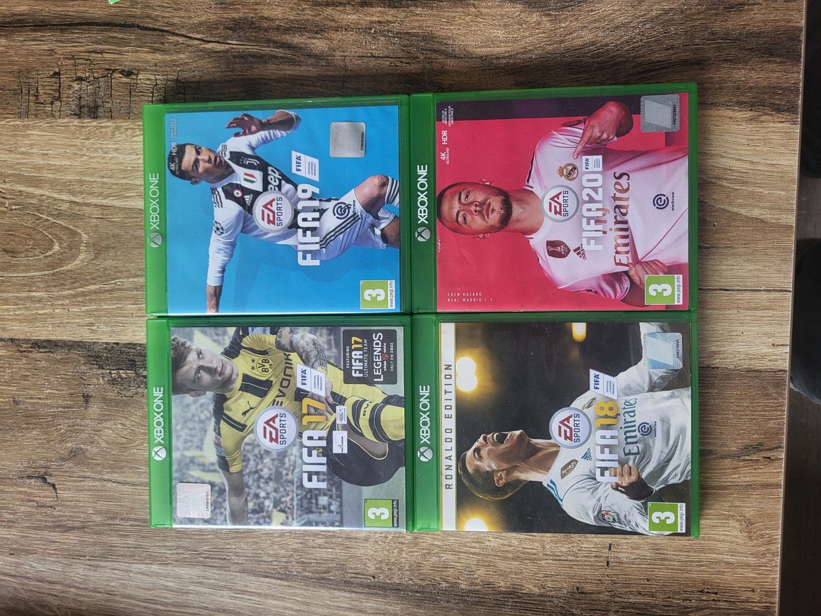 FIFA Xbox One Games - FIFA 17, 18, 19, 20 Bundel, Gebruikt, Ophalen of Verzenden, Eén computer, Sport
