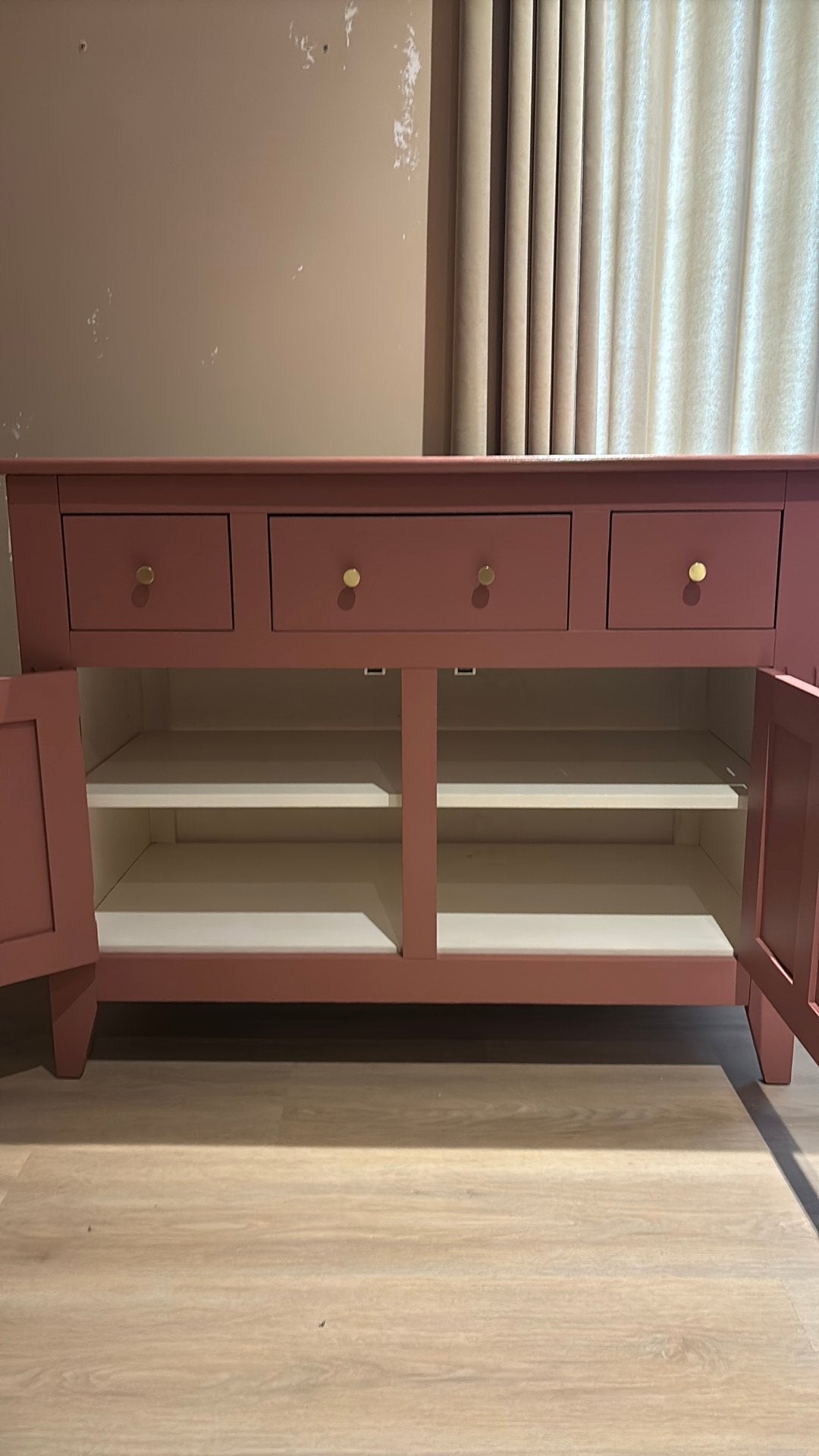 Foto 5 van Vintage commode + kledingkast met messing knoppen Uniques