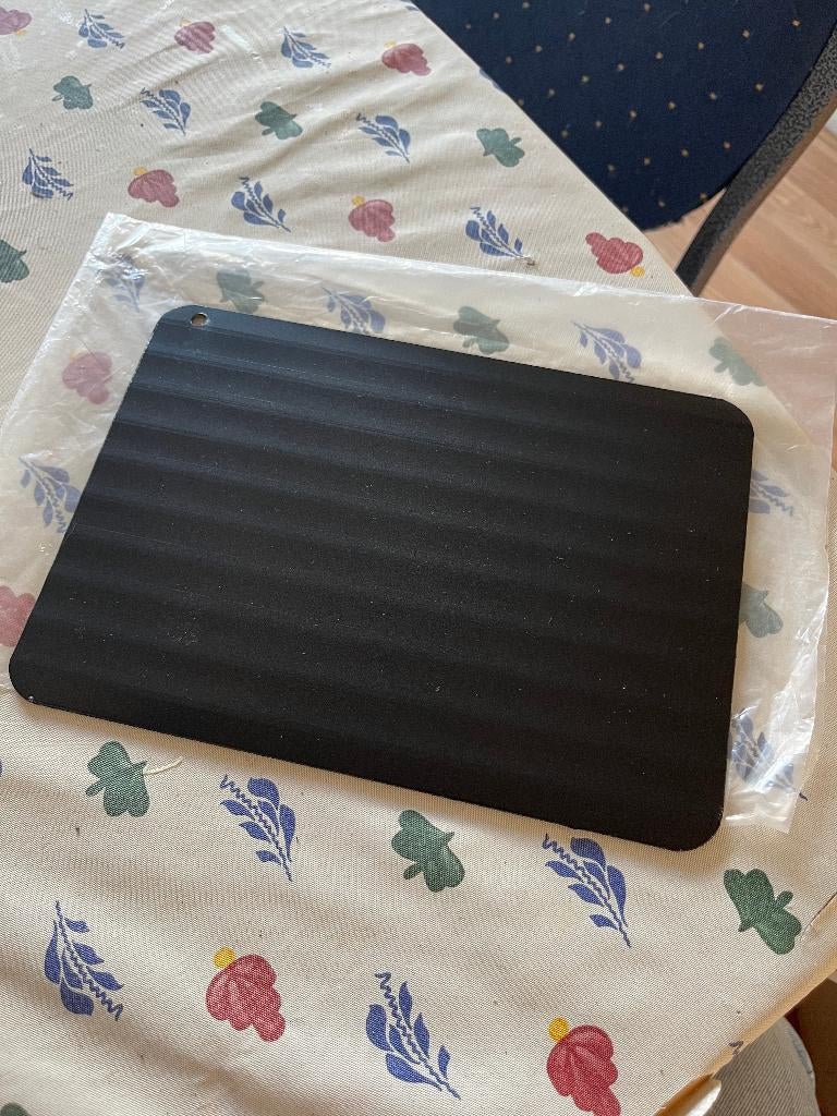 NIEUW!! Ontdooiplaatje voor vlees, Snij-/serveerplank, Ophalen of Verzenden, Nieuw, Zwart