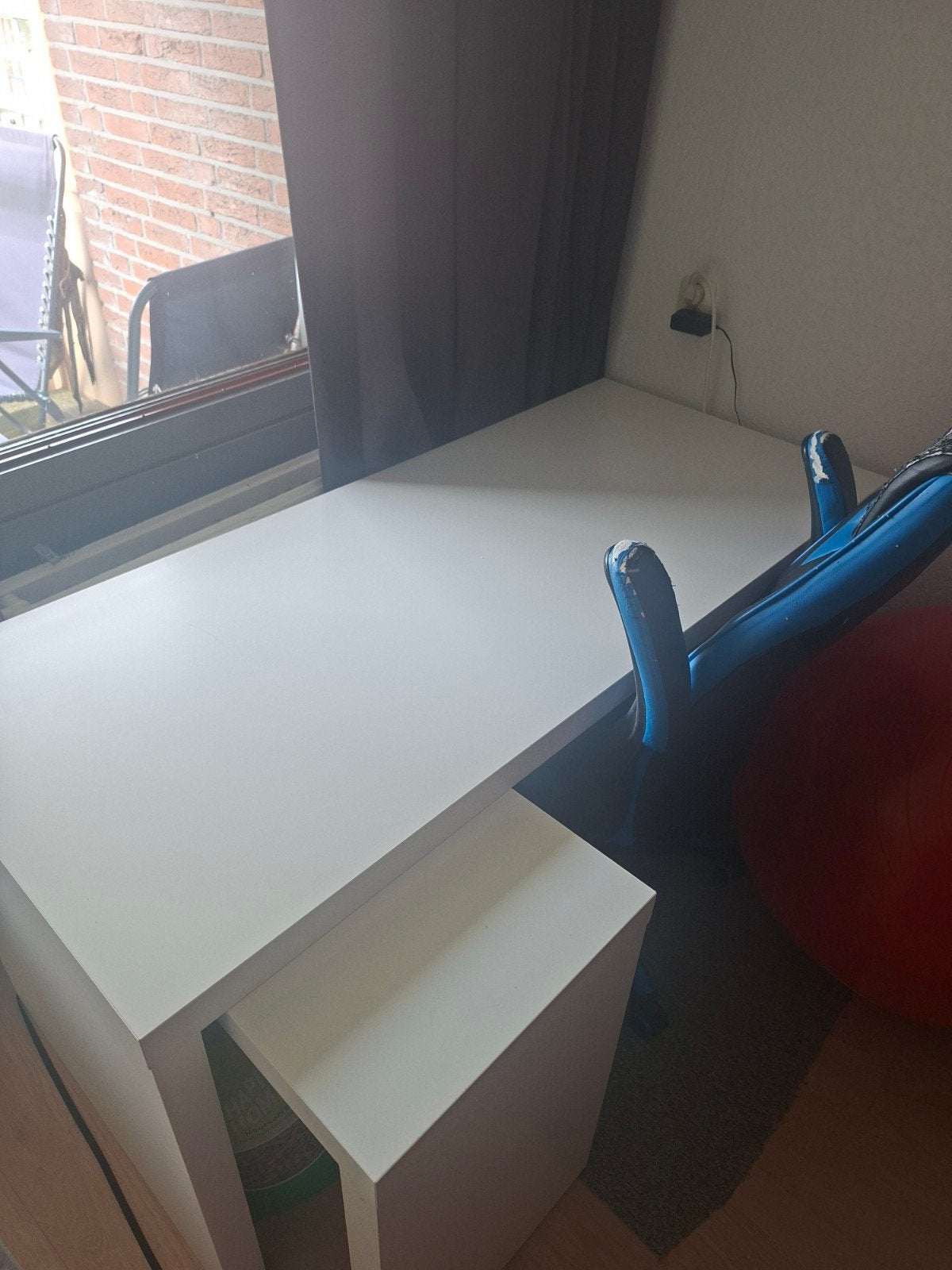 Wit bureau met uitschuifplank, Ophalen, Hout, Zo goed als nieuw, IKEA