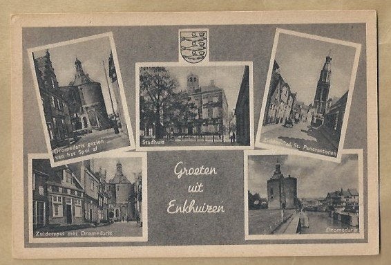 Oude Ansichtkaart Groeten uit Enkhuizen (1955), Verzamelen, Ophalen of Verzenden, 1940 tot 1960, Gelopen, Noord-Holland