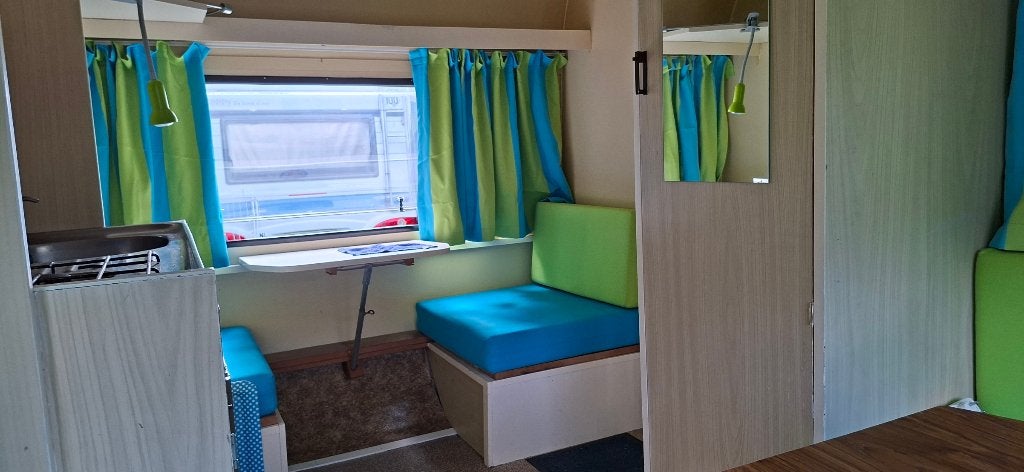 Oldtimer Caravan Adria 1974, Caravans en Kamperen, Caravans, Particulier, tot en met 3, 500 - 750 kg, Treinzit, Adria, Dwarsbed