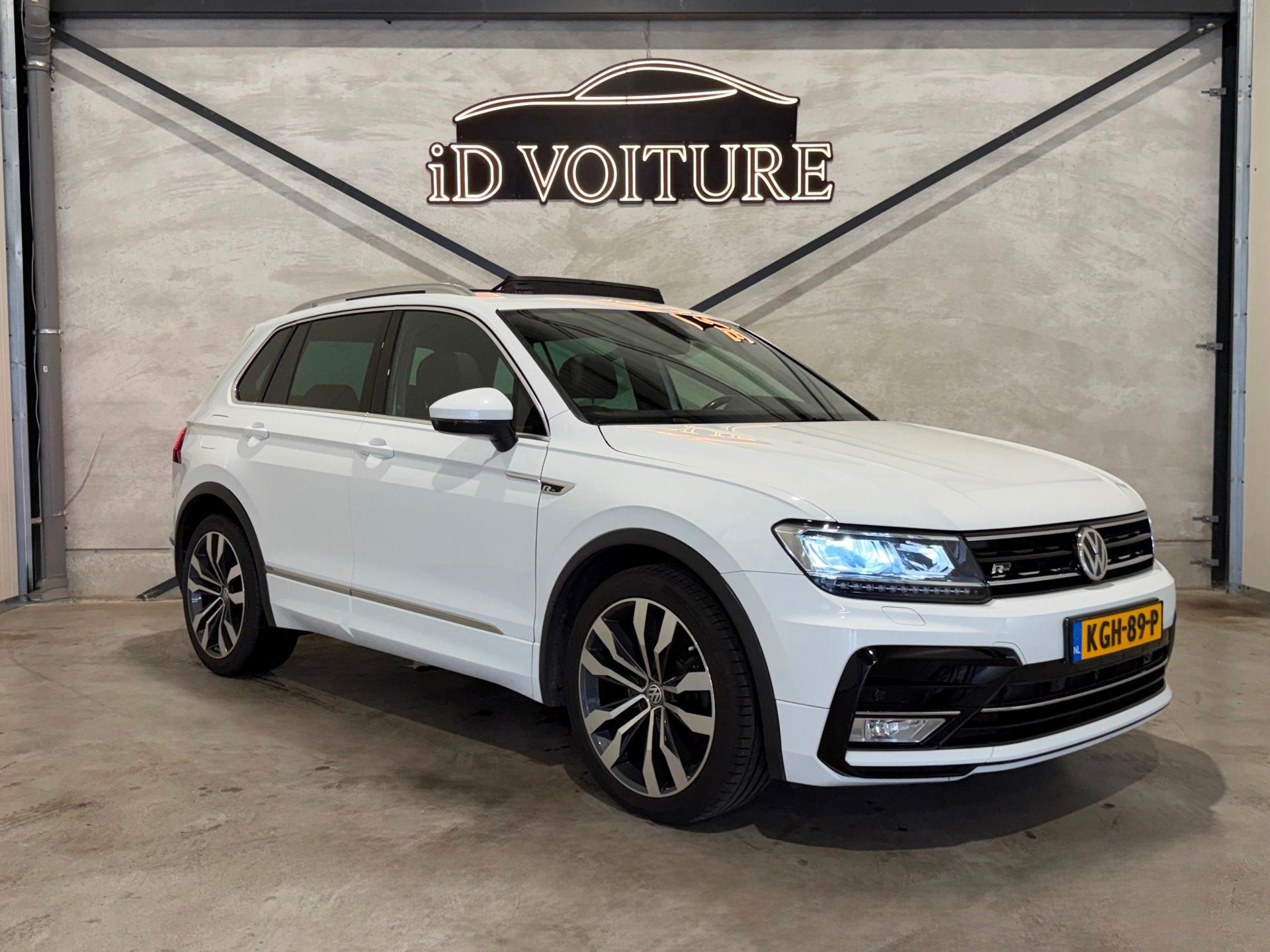 Volkswagen TIGUAN 2.0 TSI 4Motion Highline R-LINE LEDER|VIRT, Auto's, Gebruikt, 4 cilinders, 1984 cc, Wit