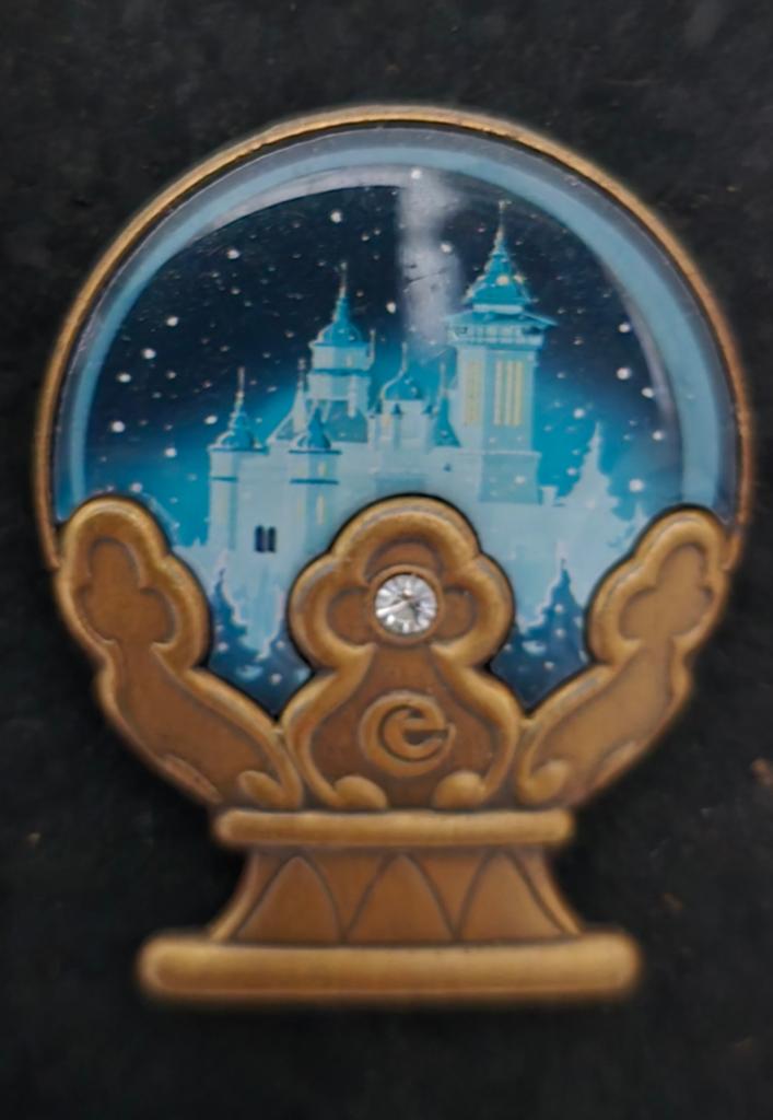 Efteling winter pin, Verzamelen, Efteling, Ophalen of Verzenden, Zo goed als nieuw, Button of Speldje