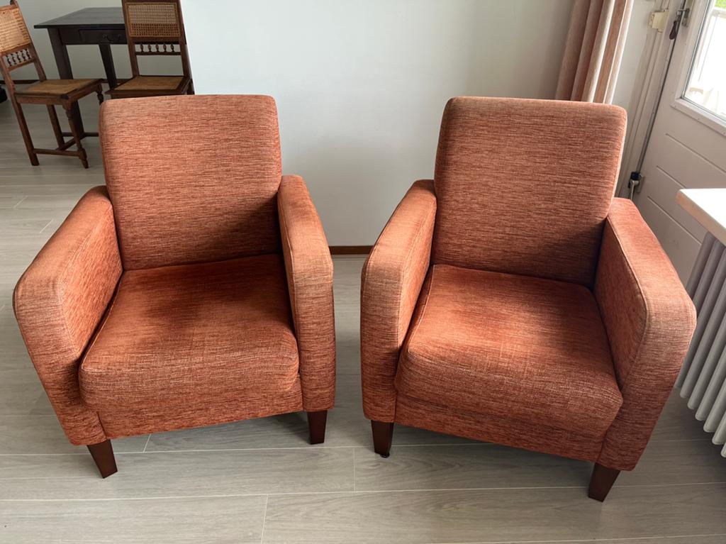 2 brique-kleurige fauteuils met houten poten, Ophalen, Gebruikt, 75 tot 100 cm, 50 tot 75 cm