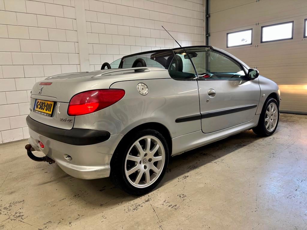 Peugeot 206 CC 1.6-16V Bj.02|16Inch|Leer|Onderhouden !, Auto's, Peugeot, Voorwielaandrijving, Gebruikt, Zwart, 4 cilinders